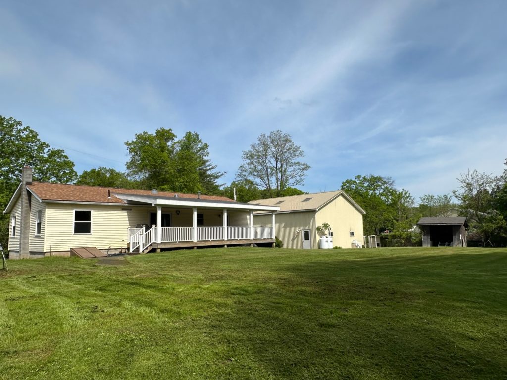 Well Maintained Ranch with Pole Barn