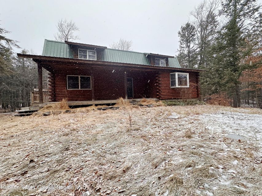 Log Home in Greenville