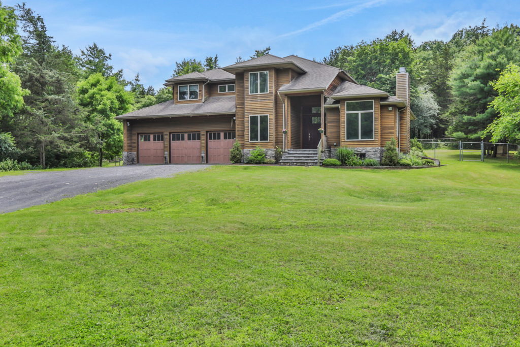 Contemporary on 5.79 Acres