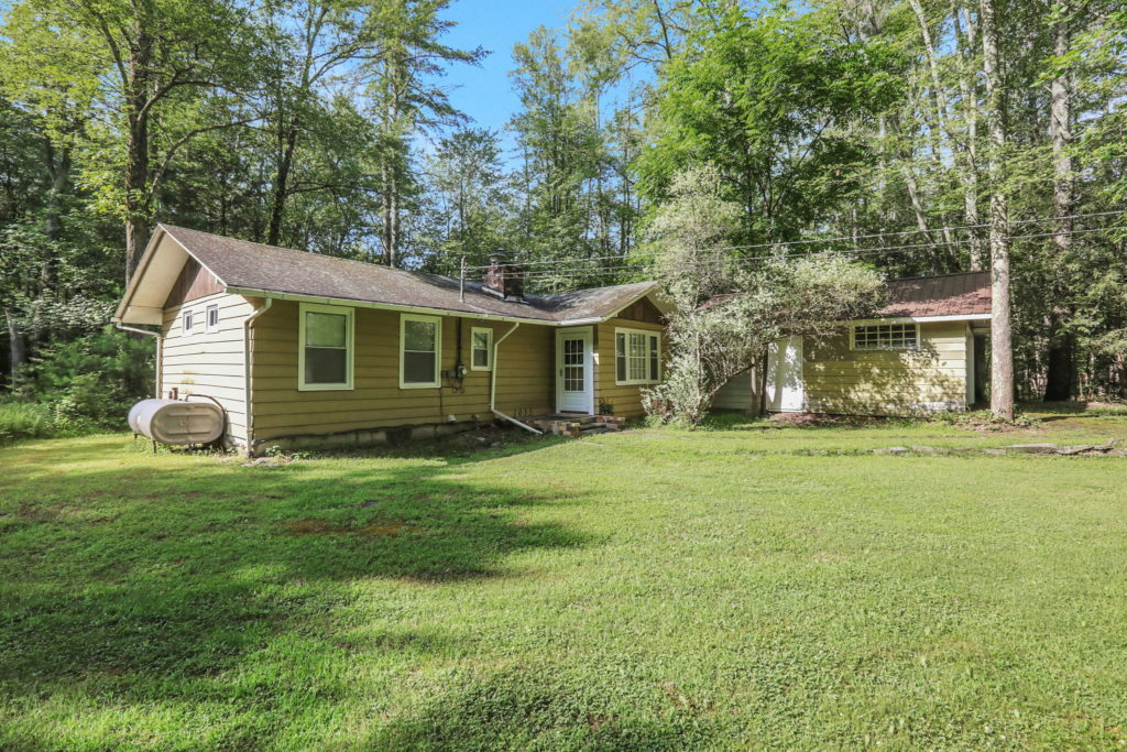 Getaway on 2 Acres!